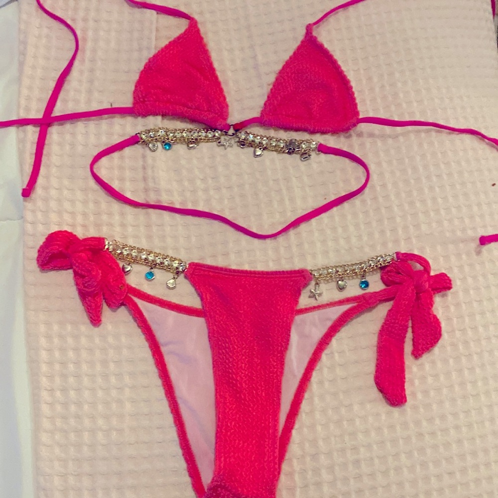 NEVER WORN